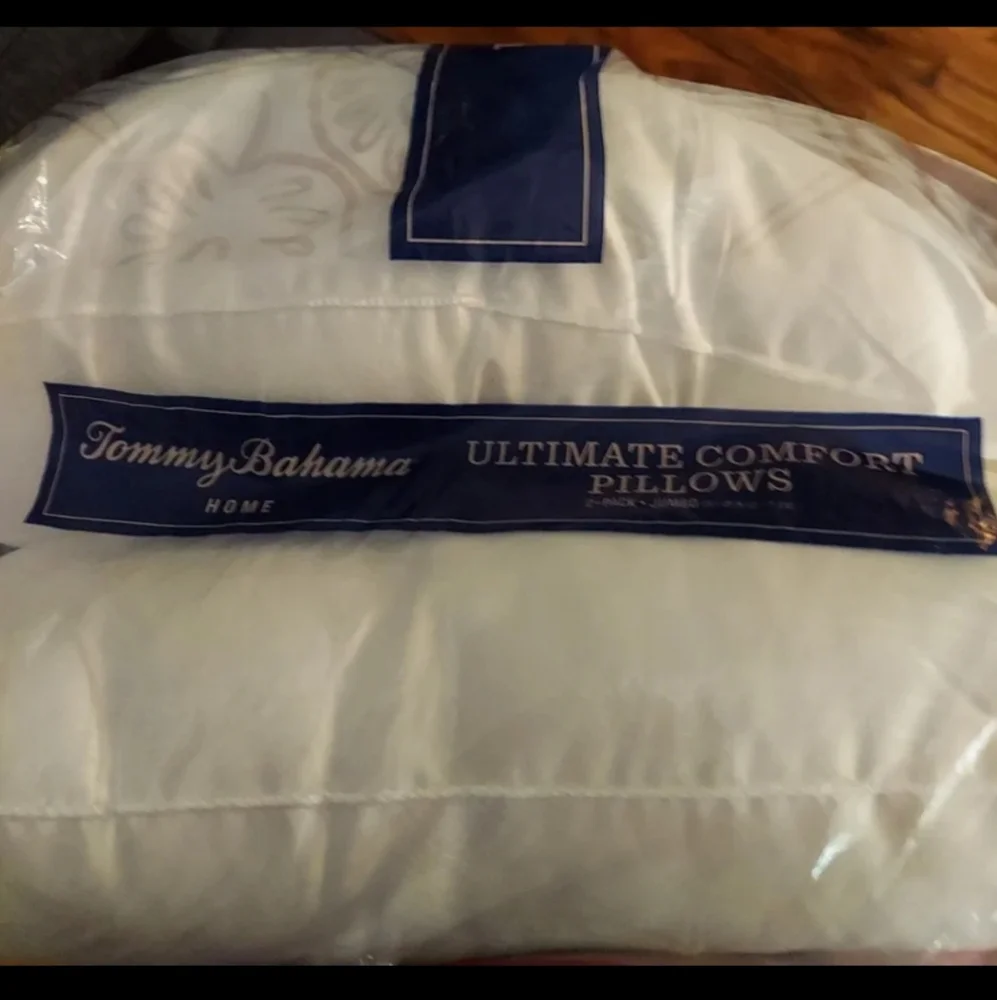 Tommy Bahama Home Ultimate Comfort Pillow Set of 2 Jumbo 20 x 28 Queen BNWT SO